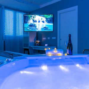 Deluxe Suite Spa Bath