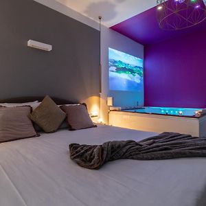King Suite Spa Bath